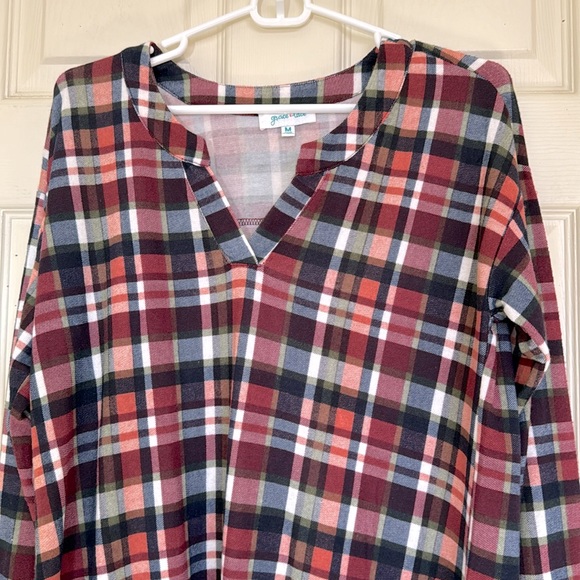 NWOT Plaid Loose fit top Blouse Size Medium - Picture 3 of 9